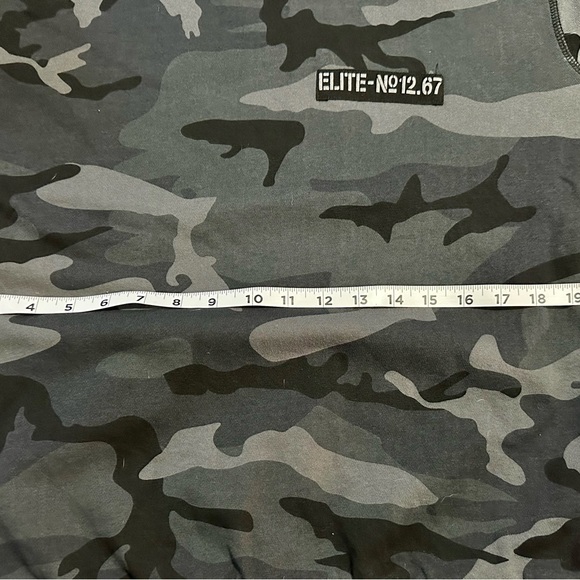 Men’s Camo Crewneck Sweatshirt | Gray/Black | Size L | Excellent - Picture 3 of 4